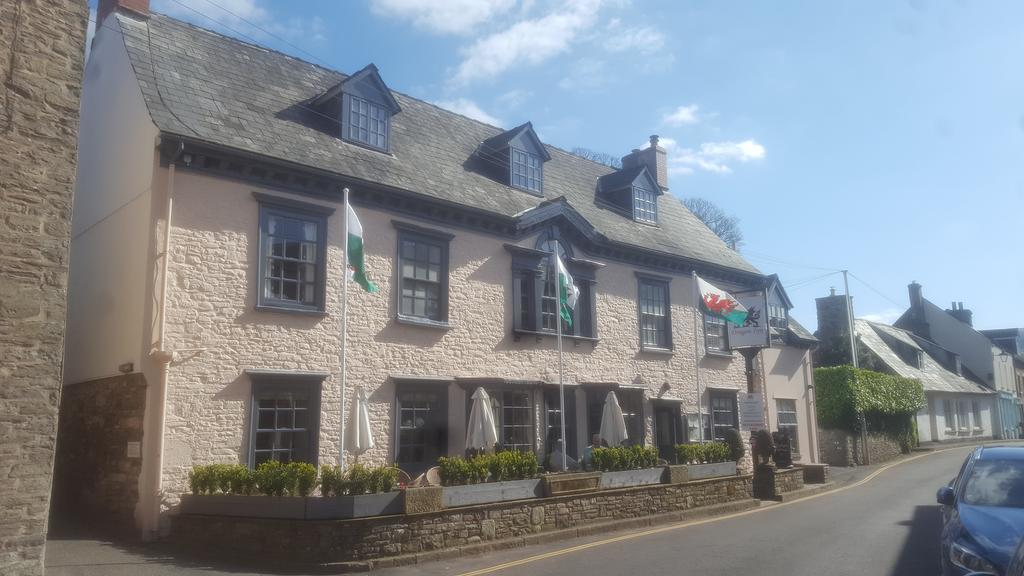 Dragon Inn Crickhowell Eksteriør billede