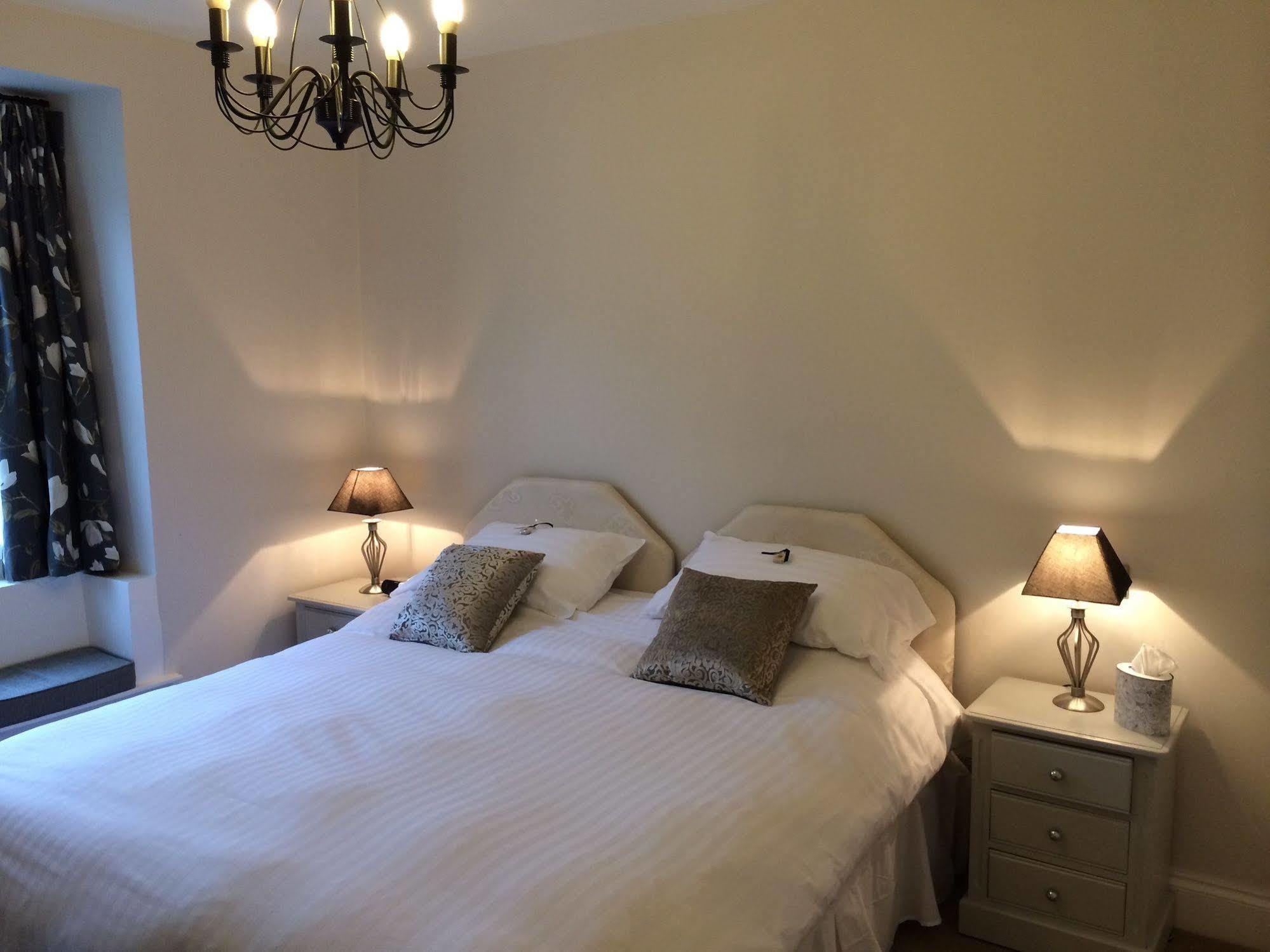 Dragon Inn Crickhowell Eksteriør billede