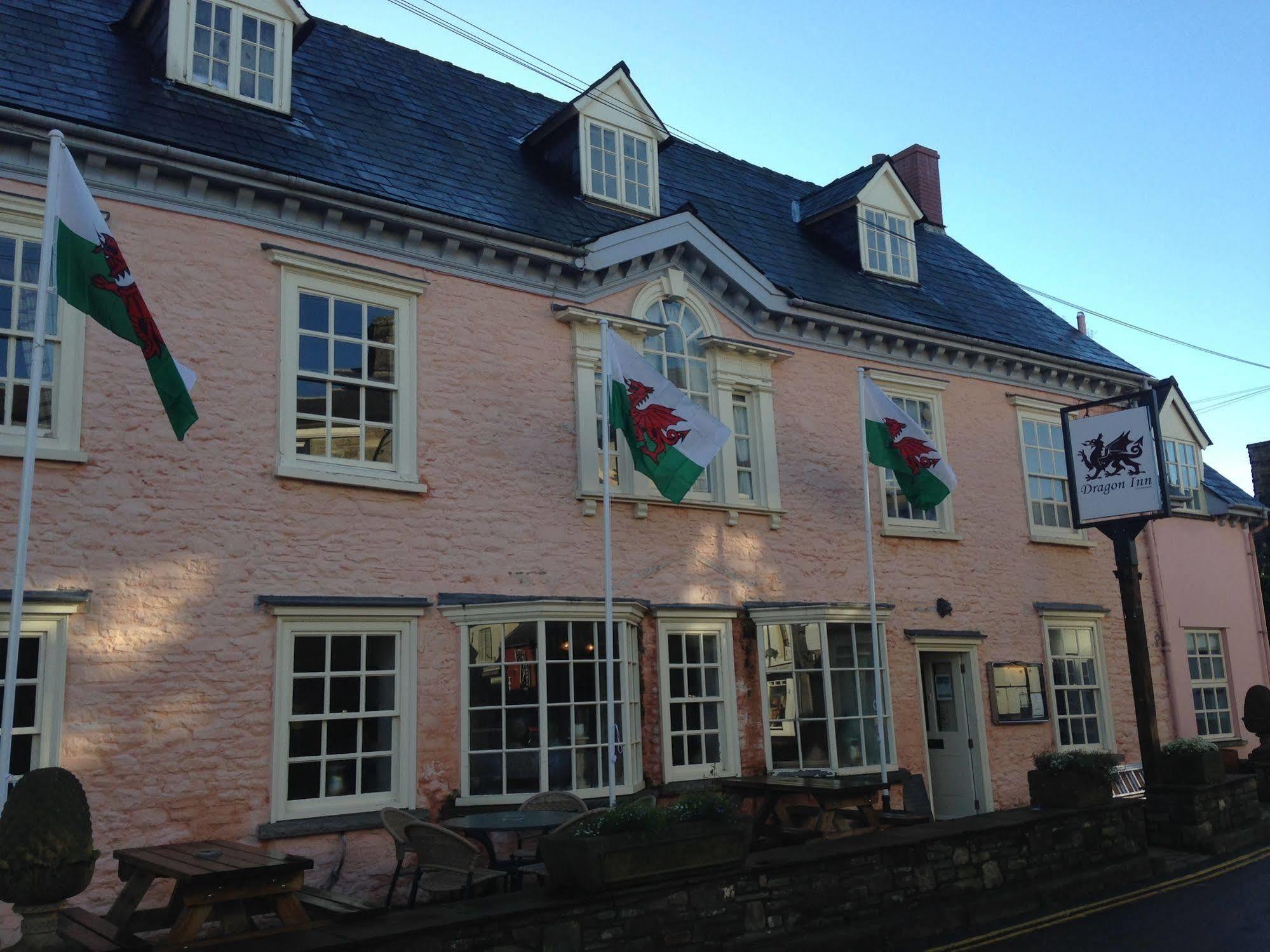 Dragon Inn Crickhowell Eksteriør billede