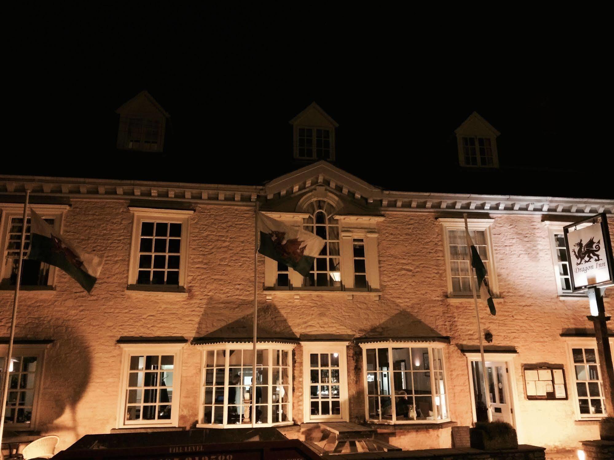 Dragon Inn Crickhowell Eksteriør billede