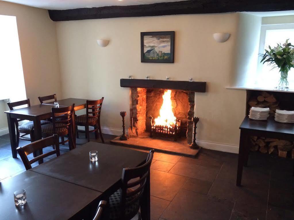 Dragon Inn Crickhowell Eksteriør billede
